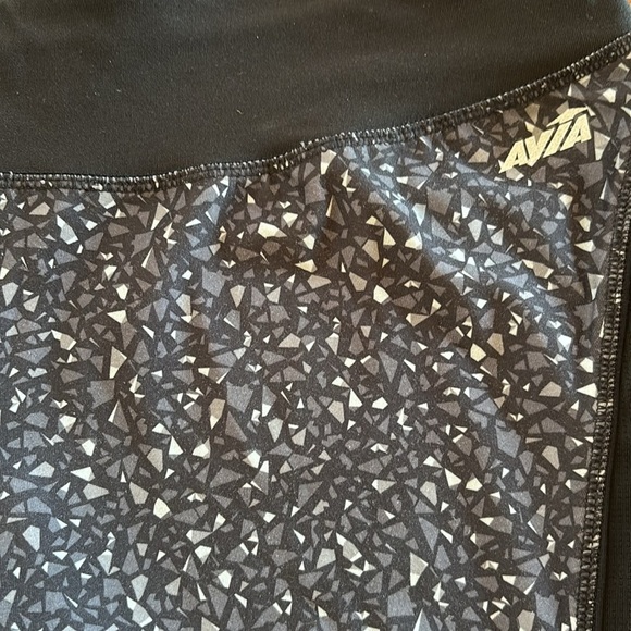 AVIA Activewear Gray Black Print Ankle Leggings Size L - Picture 3 of 5